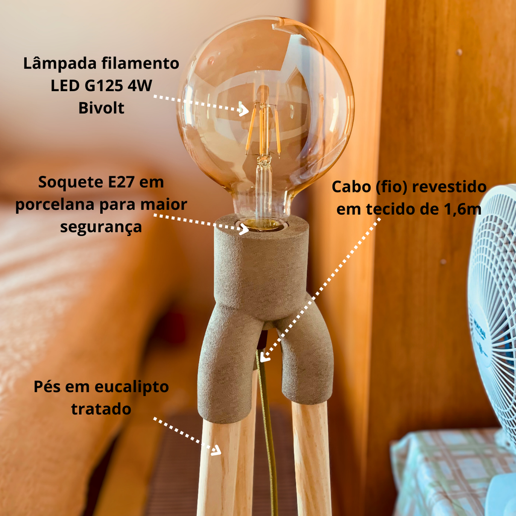 Elegante Luminária De Piso Tripé Em Madeira Luz Ambar Bivolt