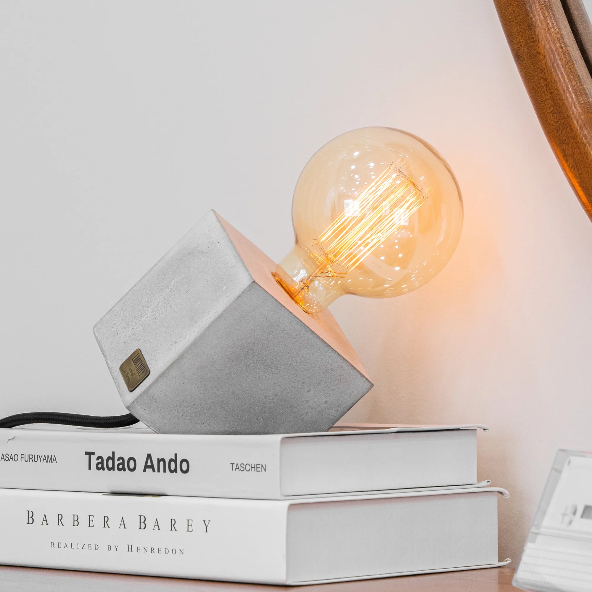 Lâmpada de Cimento Angular