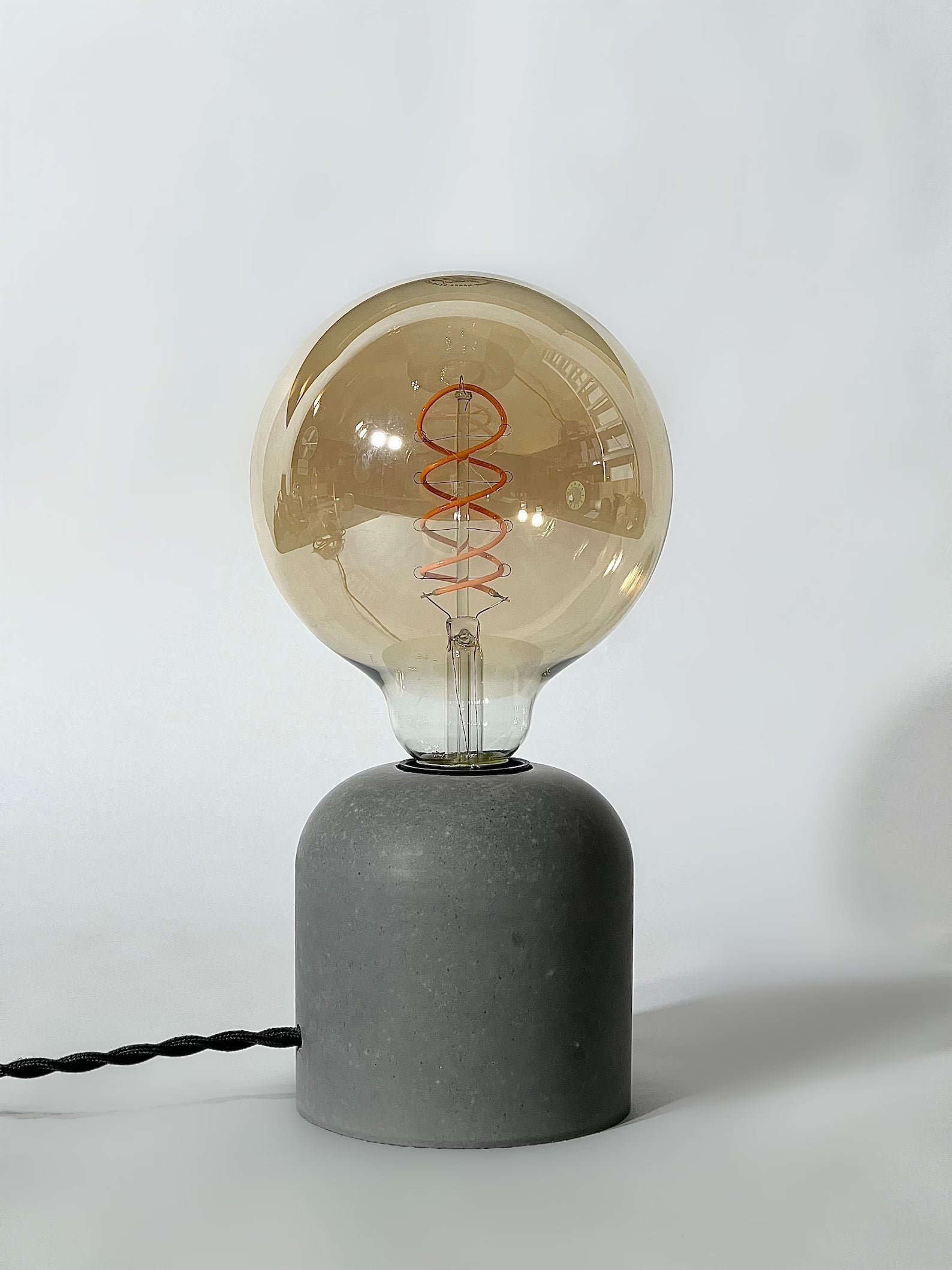 Luminária em concreto para mesa