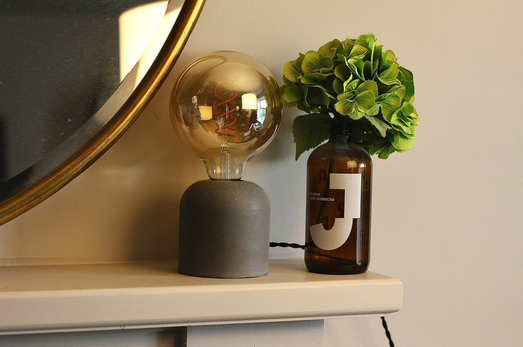 Luminária em concreto para mesa