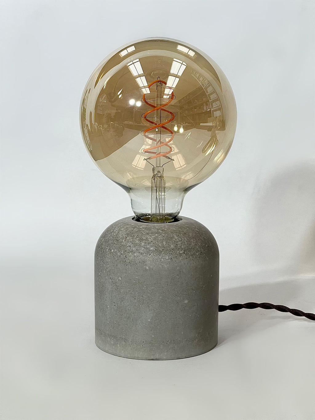 Luminária em concreto para mesa