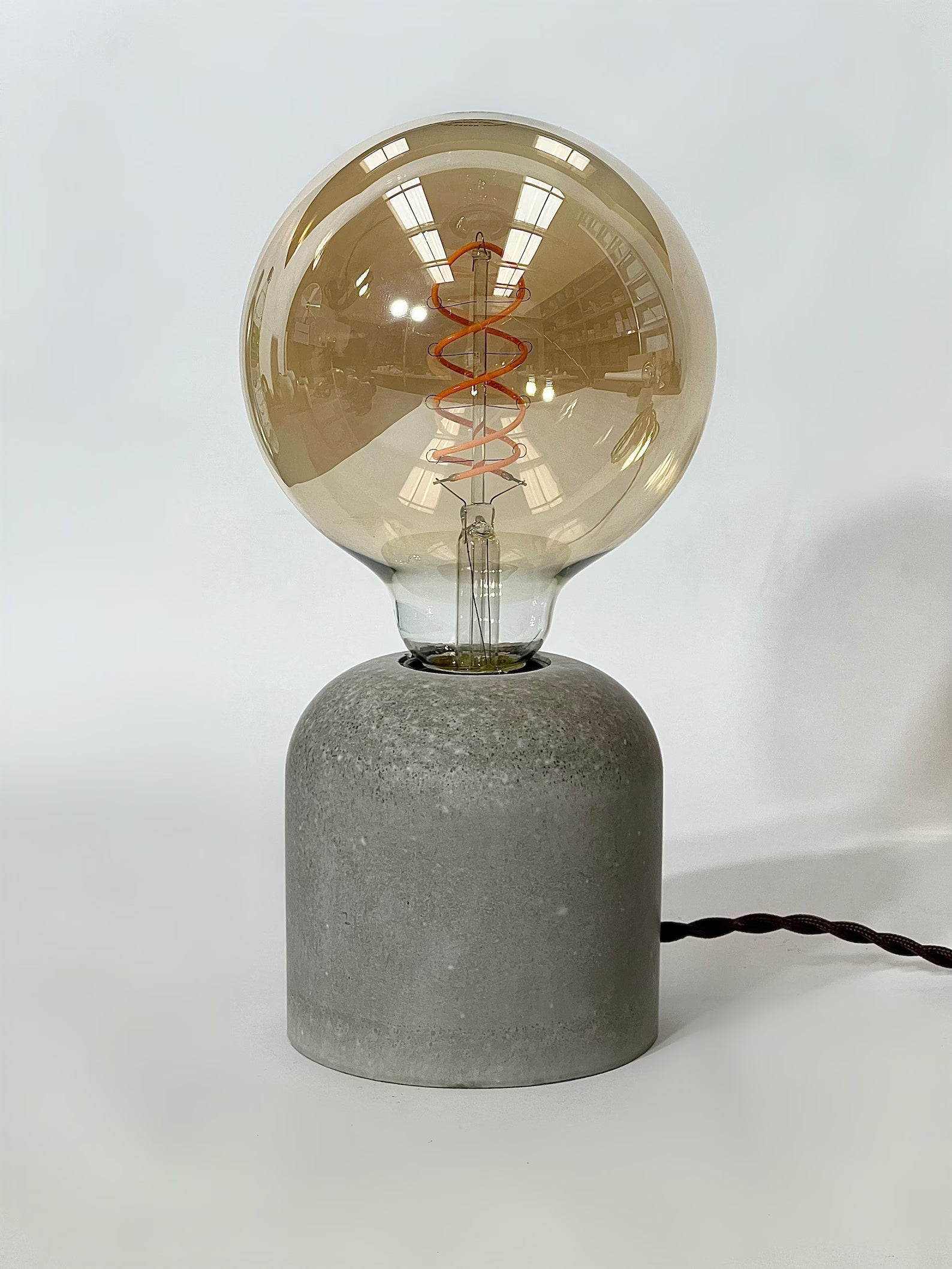 Luminária em concreto para mesa