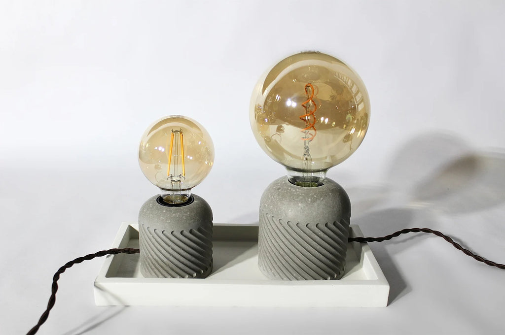 Luminária de mesa pequena de concreto